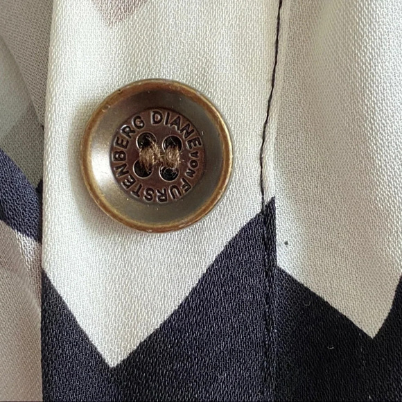 DIANE von FURSTENBERG Silk Chevron Shirt dress 6 - Picture 4 of 10